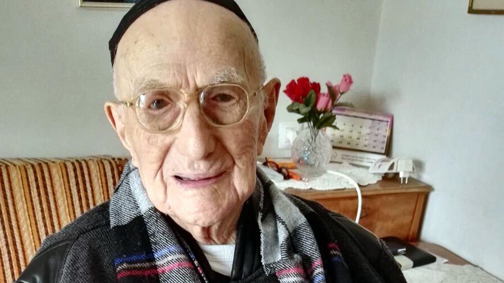 Na zdjęciu: Yisrael Kristal, były więzień KL Auschwitz jest najstarszym mężczyzną na świecie. Fot. Nollygrio.com #Oświęcim, #Auschwitz, #najstarszymężczyznanaświecie #Najstarszymężczyznanaświecie ma ponad #112lat i przeszedł #obóz #Auschwitz
