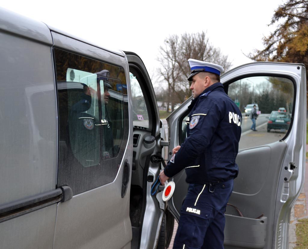 Oświęcim, policja, policjanci, akcja, bus i truck