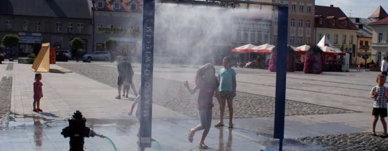 Można się schłodzić na rynku i przy centrum kultury – FILM