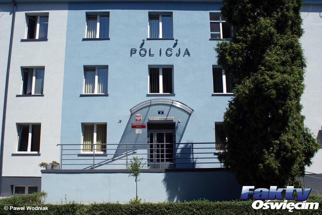 Oświęcim, alkohol, ławka, miejsce publiczne, alkohol, interwencja, policja, policjanci