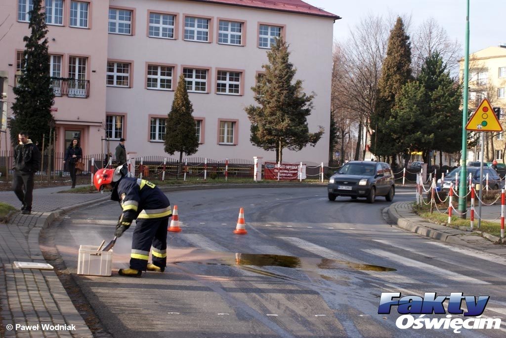 Przeciszów, olej, policja, straż, kolizje, ślisko, śliska jezdnia