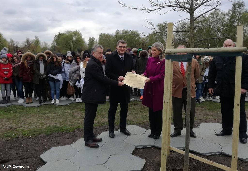 Oświęcim, Dąb Wolności, Baskowie, Baskijczycy, goście, delegacja