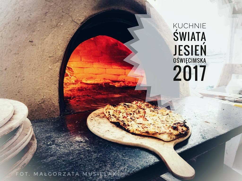 Kuchnie Świata - Smaki Jesieni to wydarzenie kulinarne w ramach Jesieni Oświęcimskiej, które w godzinach 13-17 przed Oświęcimskim Centrum Kultury.