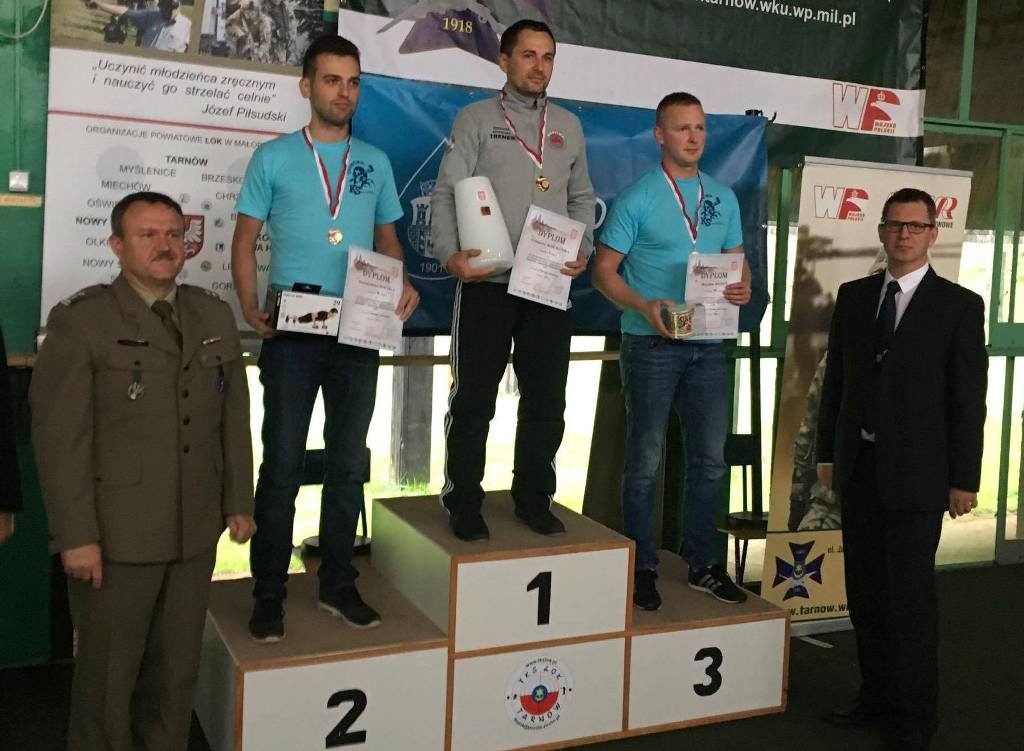 Na Mistrzostwach Polski LOK Grzegorz Kościelnik zdobył złoty i brązowy medal.