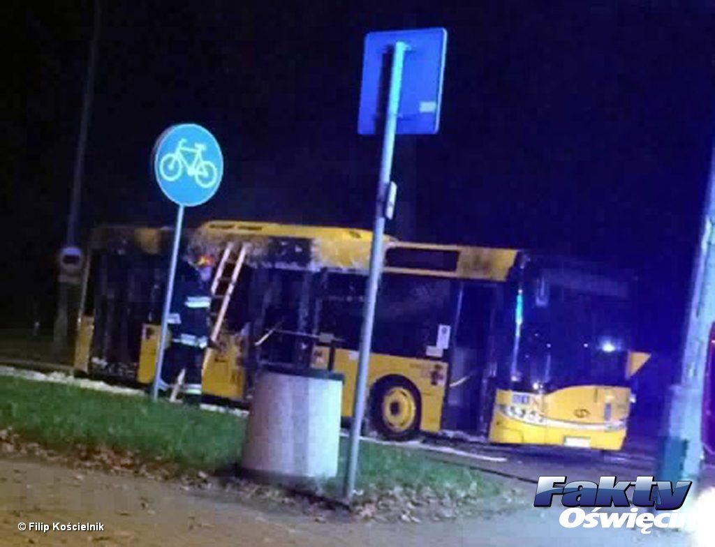 Dzisiaj o godzinie 5.30 na ulicy Tysiąclecia w Oświęcimiu zapalił się autobus linii nr 23 Miejskiego Zakładu Komunikacyjnego w Oświęcimiu.