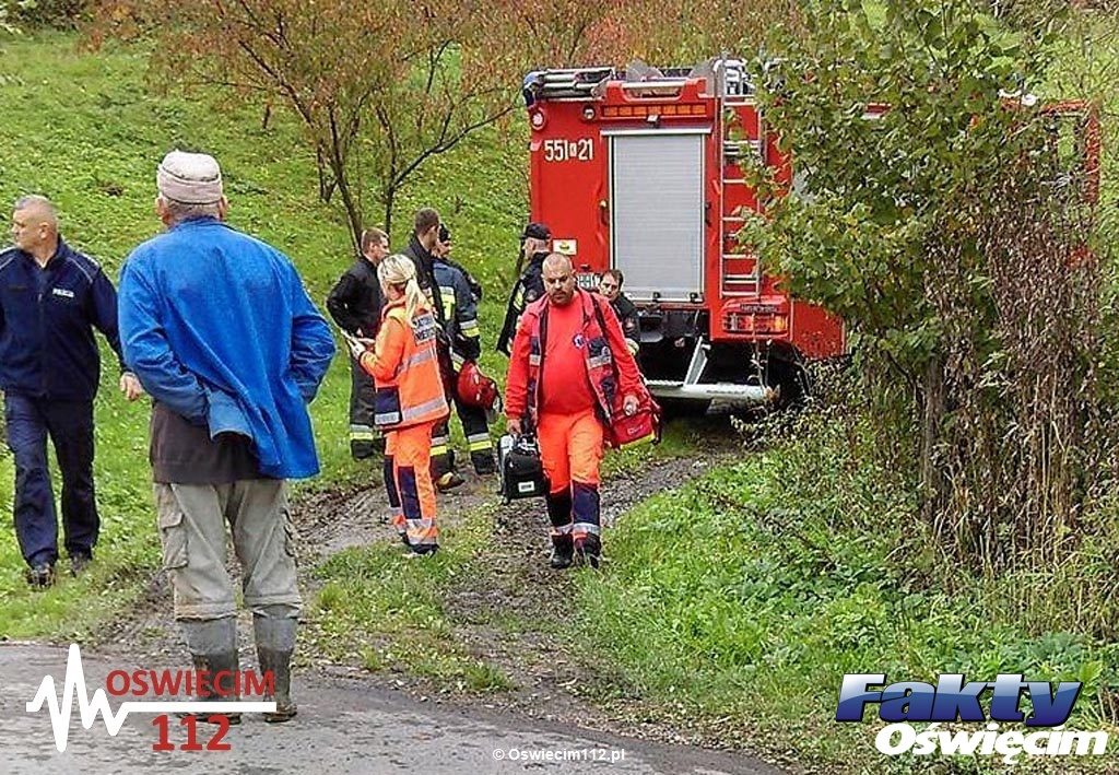 Nie żyje 66-letnia kobieta. Wpadła do przydomowej studni. Pomimo szybkiej akcji ratowniczej jej życia nie udało się uratować.