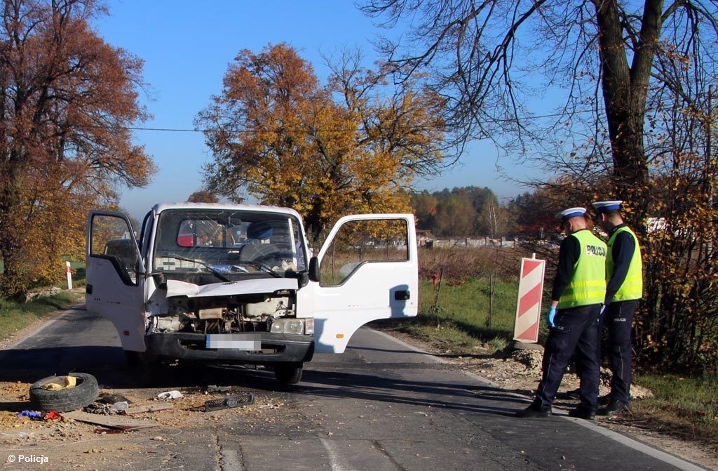 Jedna osoba zginęła, a dwie zostały ranne w trzech zdarzeniach, do których doszło dzisiaj rano na drogach powiatu oświęcimskiego. Miejsca, gdzie doszło do wypadków są już przejezdne.