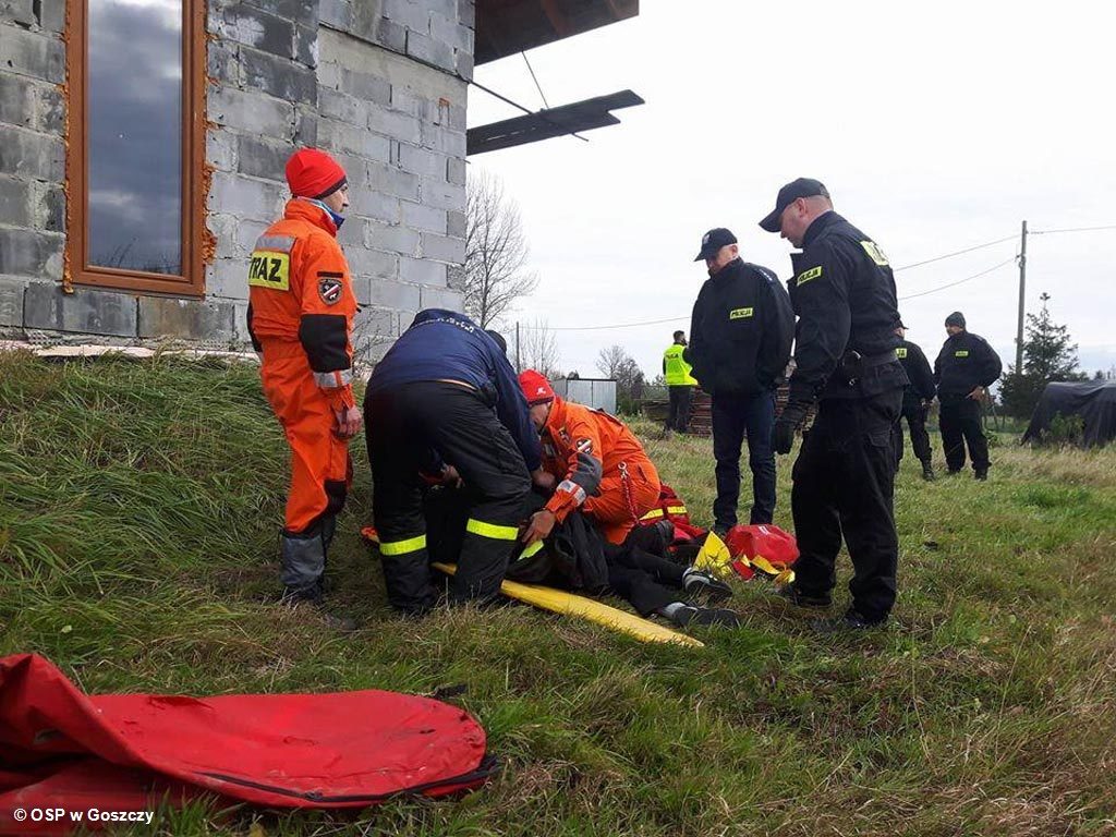 Ratownicy, policjanci i strażacy przez blisko dobę szukali 79-latki ze Spytkowic. Do akcji włączyli się poszukiwacze z powiatu oświęcimskiego.