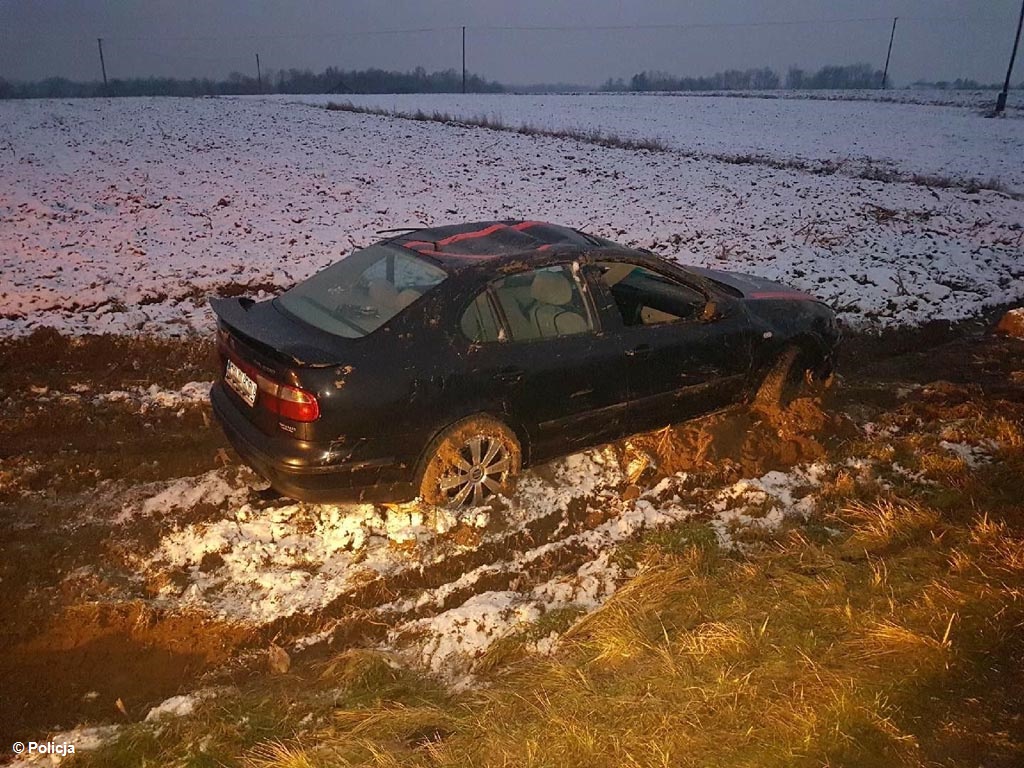 Młody człowiek z Tychów w święta do rodziny będzie musiał pojechać autobusem, albo taksówką. Dzisiaj po południu rozbił swojego seata w Głębowicach.