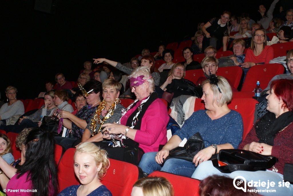 Panie z Oświęcimia i okolic licznie przyszły na ostatnie w 2017 roku „Kino dla kobiet”. Obejrzały trzecią część „Listów do M”. Imprezie patronują Fakty Oświęcim.