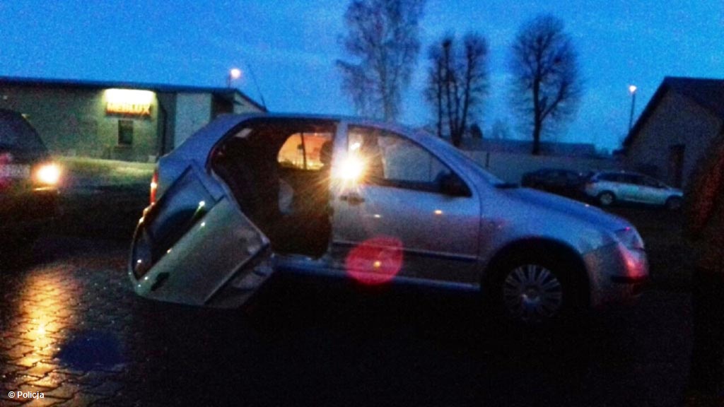 Dzisiaj rano na ulicy Fabrycznej w Oświęcimiu, w ciągu drogi krajowej nr 44, zderzyły się dwa samochody. Za ich kierownicami siedziały panie.
