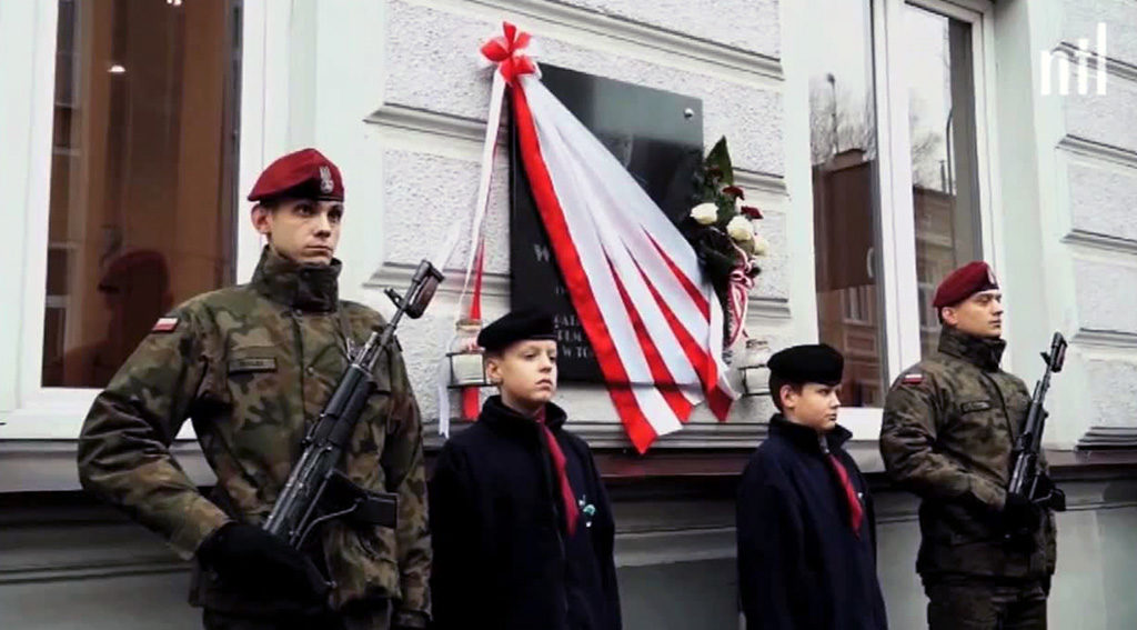 Rotmistrz, a pośmiertnie pułkownik, Witold Pilecki narodowy bohater i więzień Auschwitz, który ujawnił światu prawdę o niemieckich obozach i jednocześnie ofiara komunistycznego reżimu.