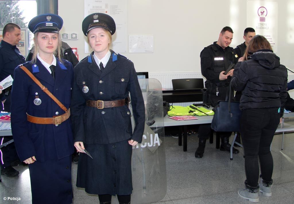 Uczniowie klas mundurowych, nauczyciele i policjanci uczestniczyli w warsztatach historycznych „OKM 1940 Ostaszków - Kalinin - Miednoje”.