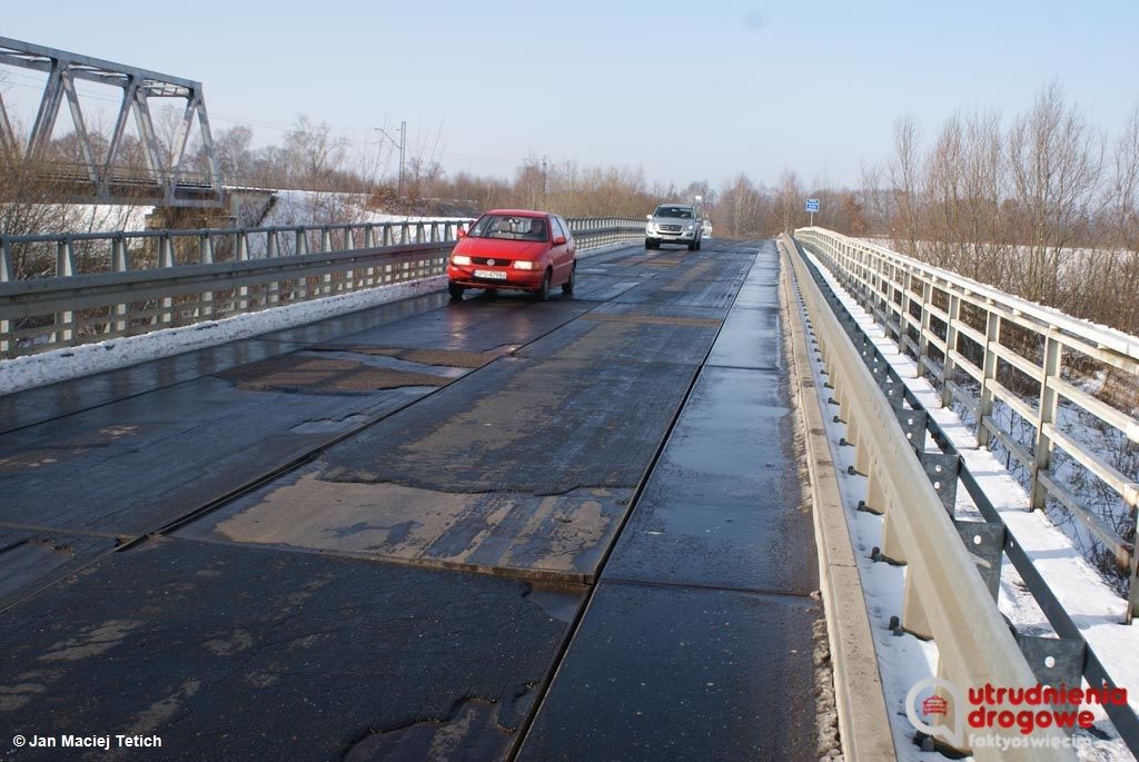 Przeprawa przez Wisłę, na granicy Harmęż i Woli znowu jest w fatalnym stanie. Wójt Miedźnej zdecydował o zamknięciu we wtorek i doraźnym remoncie mostu.