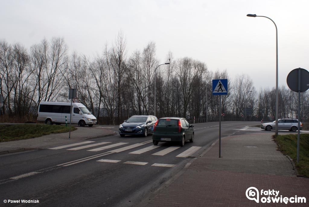 Skrzyżowanie ulicy Zatorskiej z ulicami Porębską i Jezioro należy najniebezpieczniejszych w Oświęcimiu. Wczoraj wydarzył się tam karambol.