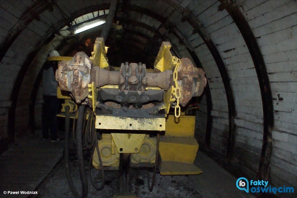 Okręgowy Urząd Górniczy w Katowicach i specjalny zespół powypadkowy badają okoliczności wypadku w Zakładzie Górniczym Brzeszcze. Górnika przycisnęła lokomotywa.