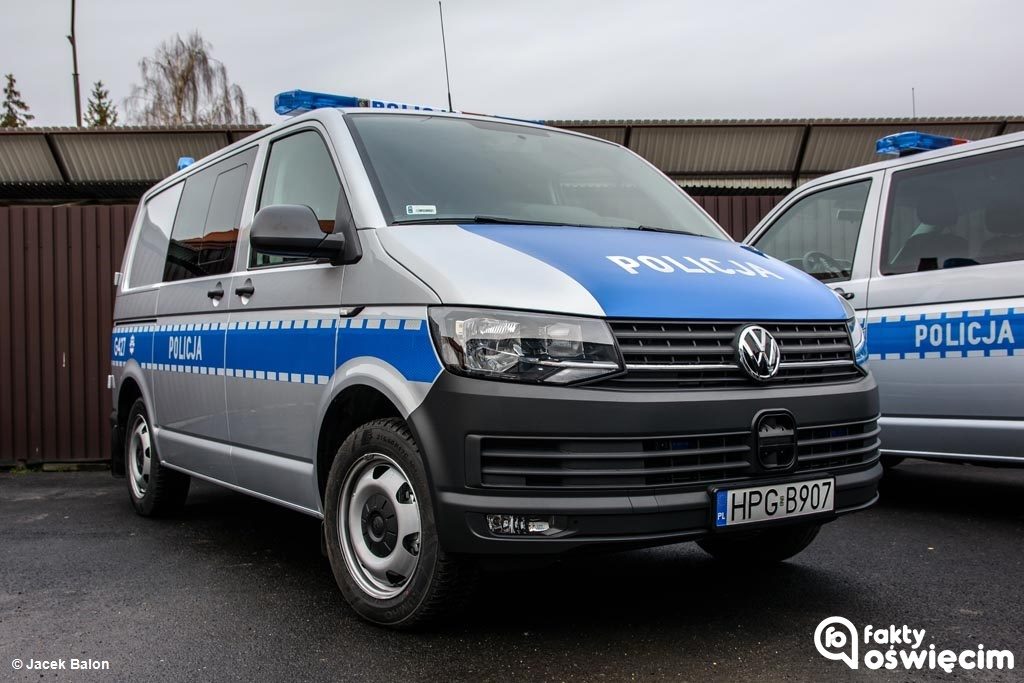 37-letni mieszkaniec dolnośląskiej Oławy dostrzegł włamywacza, manipulującego przy samochodzie na jednym z parkingów w Kętach.