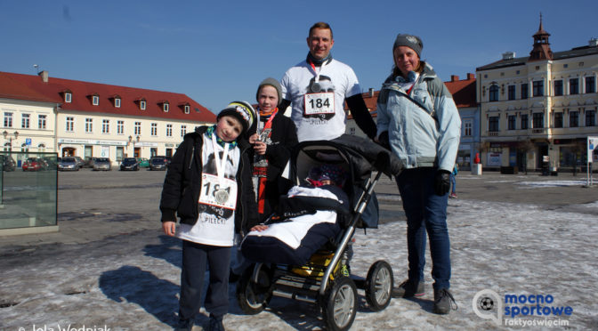 Prawie 200 osób pobiegło dzisiaj w południe w ogólnopolskim, 6. Biegu „Tropem Wilczym” ku pamięci Żołnierzy Wyklętych. W Oświęcimiu bieg odbył się drugi raz.