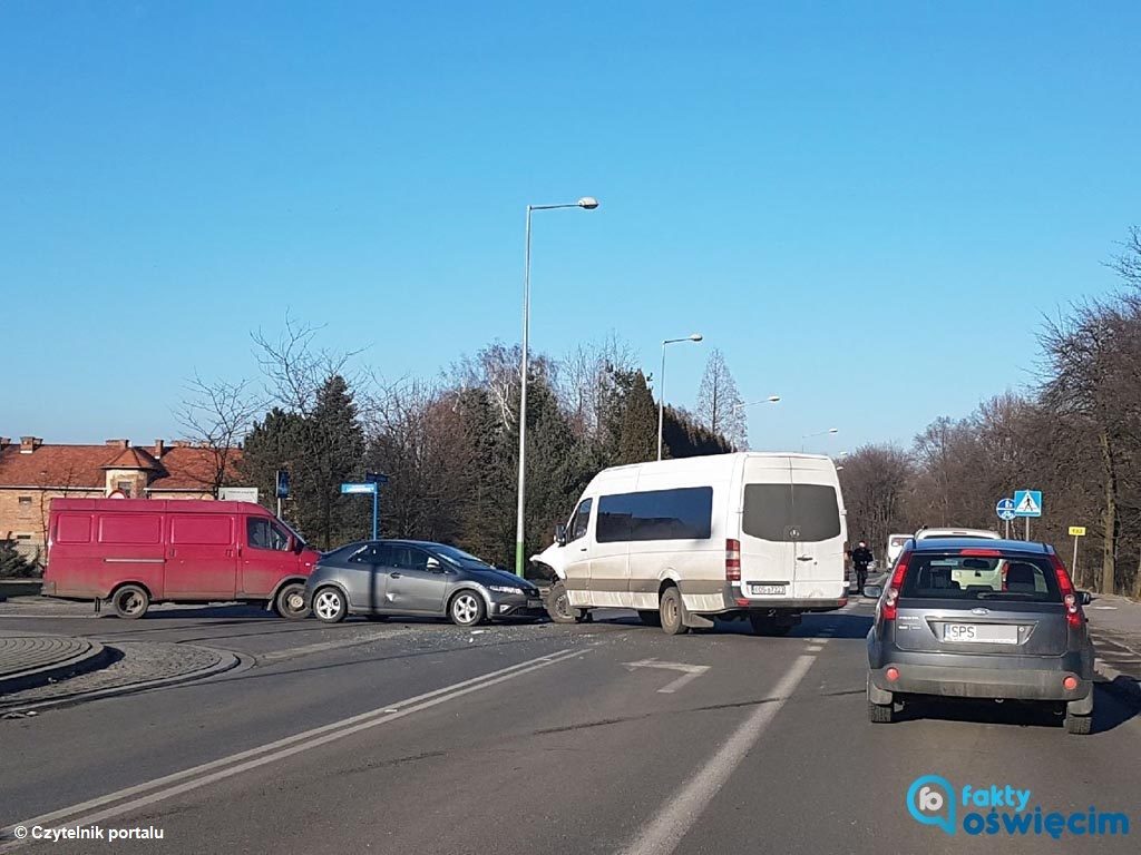 Do kolejnego zderzenia doszło w Oświęcimiu na skrzyżowaniu ulic Legionów i Leszczyńskiej. W karambolu nikt nie odniósł obrażeń.