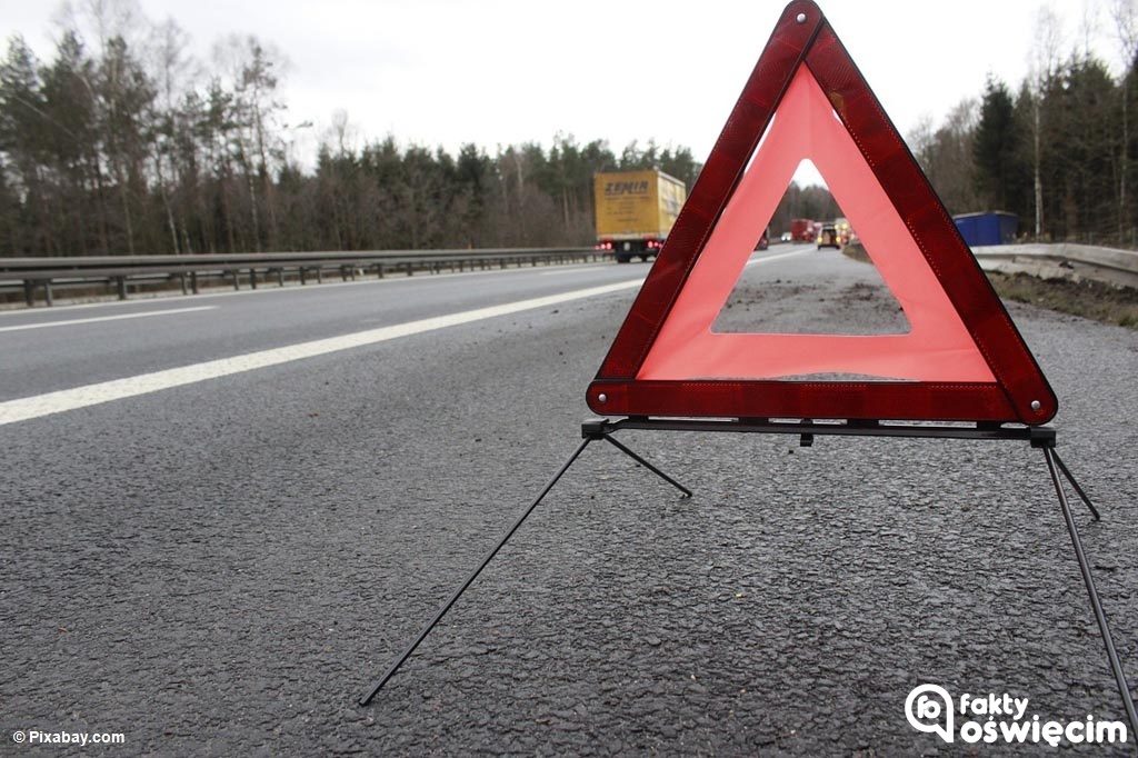 Mieszkanka Brzeszcz wtargnęła na przejście dla pieszych na głównej ulicy Oświęcimia. Potrącił ją samochód. Ze zdarzenia wyszła praktycznie bez szwanku.