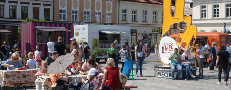 Food trucki opanowały rynek – FILM, FOTO