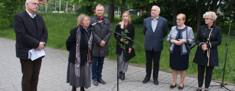 Z niczym tu przyszłam. I odejdę z niczym. Urszula Kozioł w Alei Pisarzy – FILMY, FOTO