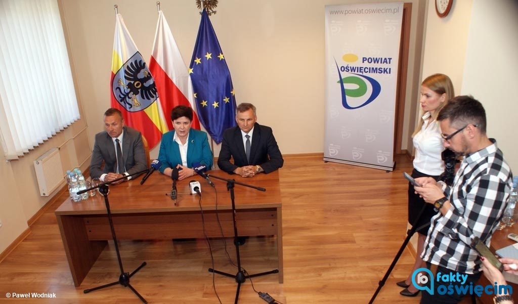 Dzisiaj w obecności dziennikarzy była premier Beata Szydło namaściła starostę oświęcimskiego Zbigniewa Starca na kandydata na prezydenta Oświęcimia. Doszło do tego w siedzibie miejscowego starostwa.