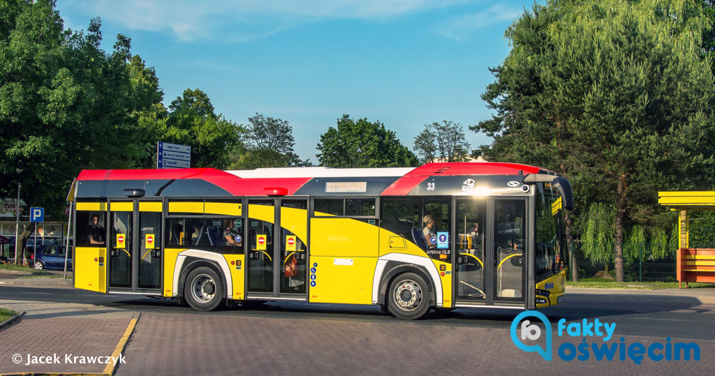 Wczoraj o godzinie 14.15 pierwszy autobus firmy Solaris wyjechał na ulice Oświęcimia. Kurs linii nr 10 zaczął się pod przychodnią zdrowia na Zasolu. Drugi autobus linii nr 1 wyjechał spod dworca PKP o godzinie 14.30. 
