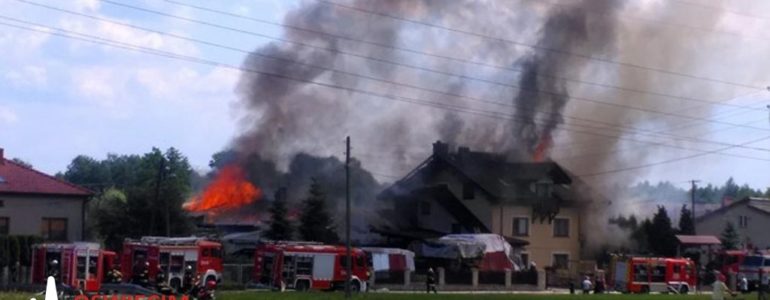 Kilkudziesięciu strażaków walczyło z pożarem – FILM, FOTO