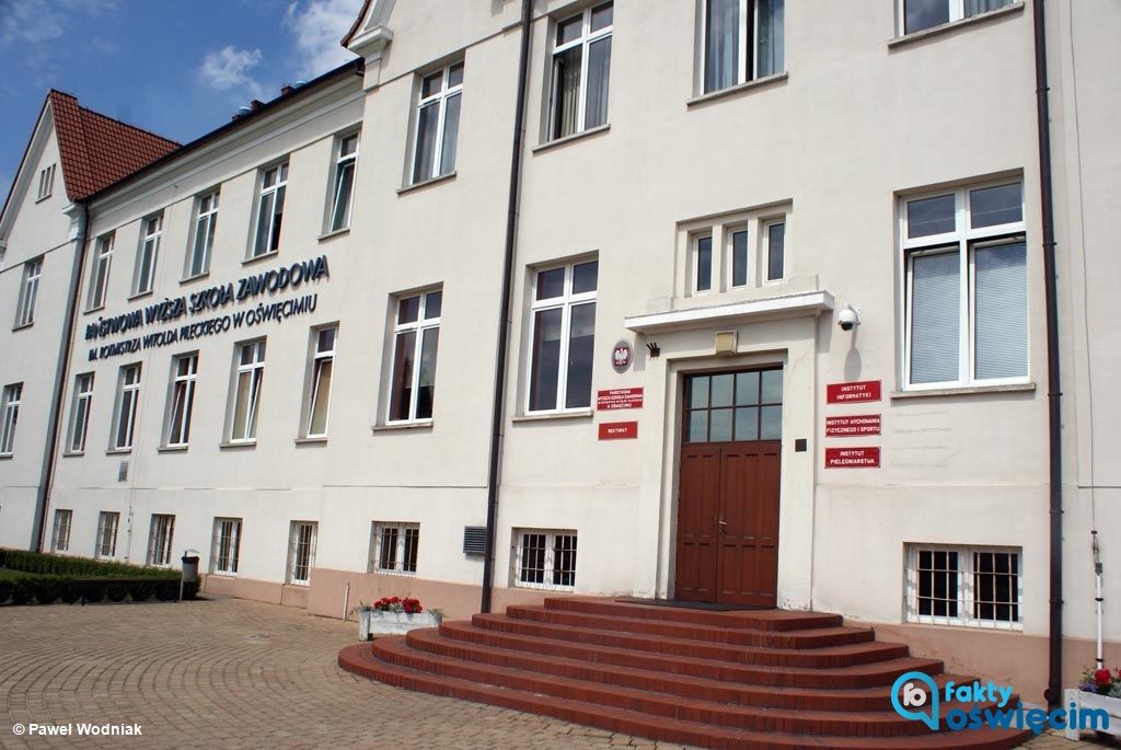 Prokuratura Rejonowa w Oświęcimiu sprawdza, czy jeden z wykładowców oświęcimskiej uczelni dopuścił się słownego molestowania seksualnego. Sprawę ujawniła „Gazeta Wyborcza”.