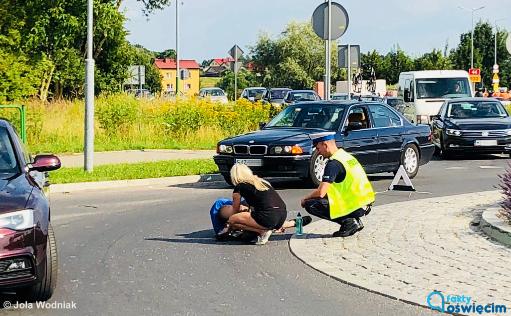 Do zdarzenia drogowego z udziałem rowerzysty doszło wczoraj popołudniu w Oświęcimiu. Ranny rowerzysta trafił do szpitala.