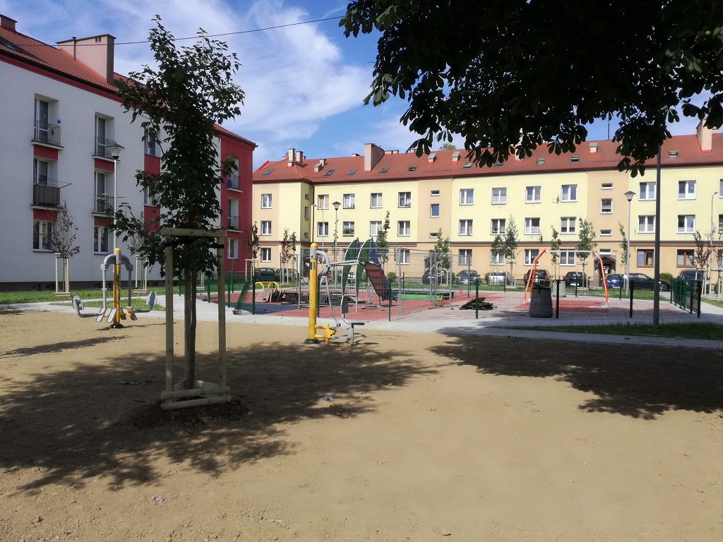 Prawie 3 miliony złotych kosztowała kompleksowa przebudowa ulicy Kusocińskiego w Oświęcimiu.