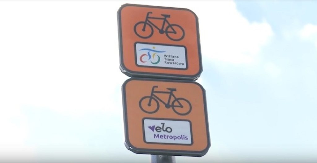 W kilku wybranych miejscach Wiślanej Trasy Rowerowej zamontowane są specjalne liczydła badające ilość korzystających z dróg rowerzystów. Jeden z takich punktów znajduje się w Oświęcimiu.