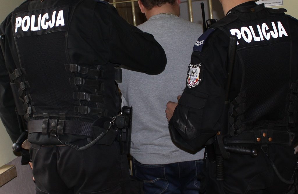 W sobotę policjantom z Komisariatu Policji w Chełmku udało się ująć poszukiwanego listem gończym 23-latka.