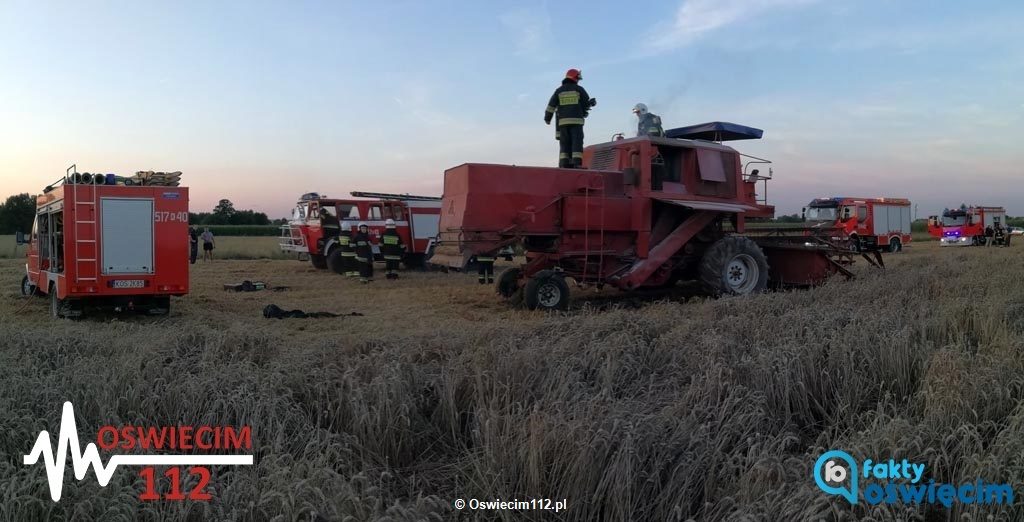 Dzisiaj wieczorem w Podolszu zapalił się kombajn rolniczy. Ogień pojawił się podczas pracy w komorze silnika.