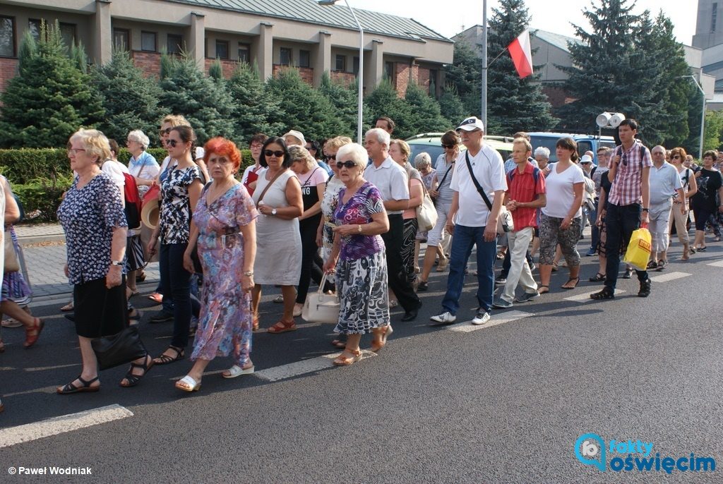 Kilkaset osób oddało hołd i modliło się do św. Maksymiliana w 77. rocznicę śmierci. Od dziś Szaleniec Niepokalanej jest patronem ziemi oświęcimskiej.