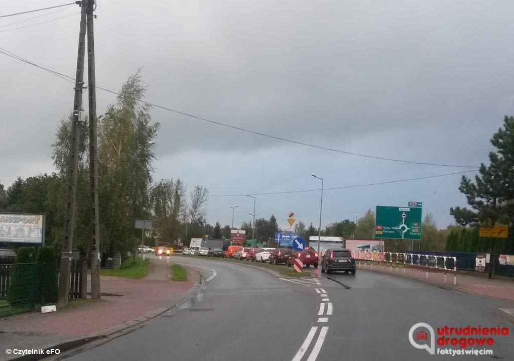 Oświęcimska policja poinformowała, że utrudnień drogowych w Babicach i Bobrku już nie ma. Ruch na wylotówkach na Śląsk i w stronę Libiąża powrócił do normy.