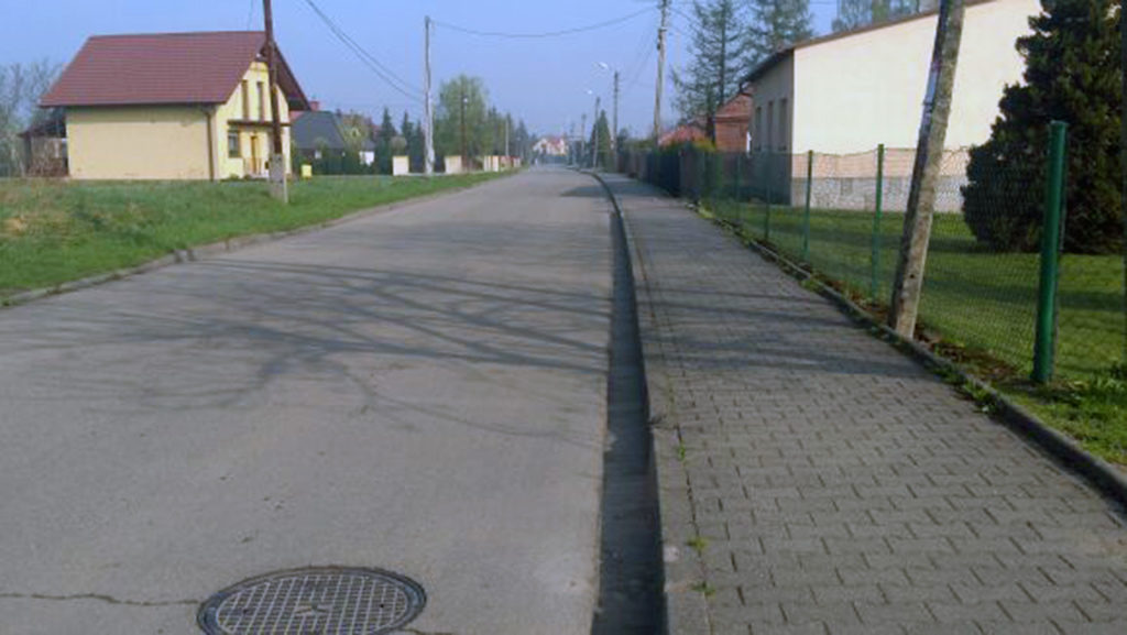 Mieszkańcy gminy Kęty powinni być zadowoleni. Na kilku ulicach powstaną wyniesione przejścia dla pieszych, a także progi zwalniające. Ma to poprawić bezpieczeństwo na drogach.