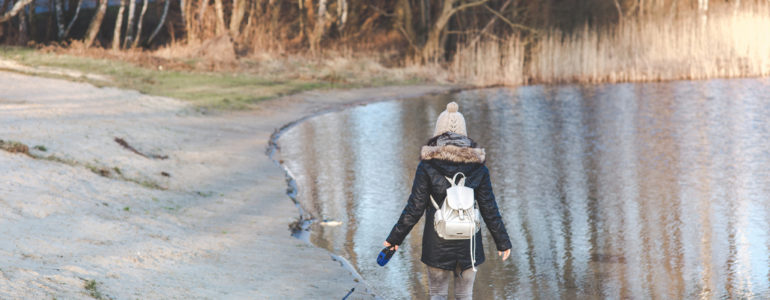 Pochmurny, chłodny dzień. Powieje silny wiatr