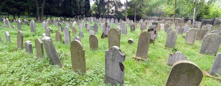 Możesz zwiedzić cmentarz żydowski z dr. Jackiem Proszykiem
