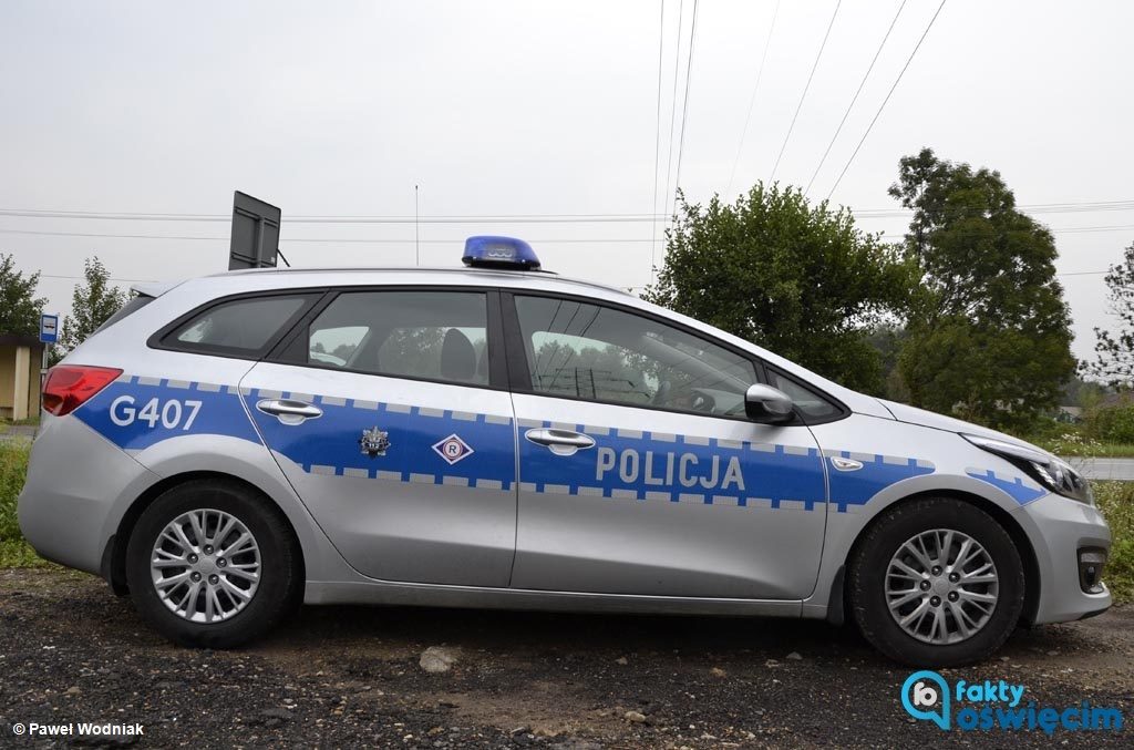 Policjanci szukają uczestnika jednej z trzech kolizji drogowych, do których doszło w poniedziałek w gminie Kęty. Liczą, że sam zgłosi się do komisariatu.