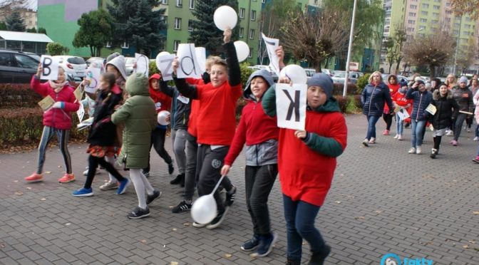 Dzieci i młodzież z oświęcimskich podstawówek wyraża dzisiaj swój stanowczy sprzeciw wobec kierowców, którzy za kierownicą nie są w pełni świadomi.