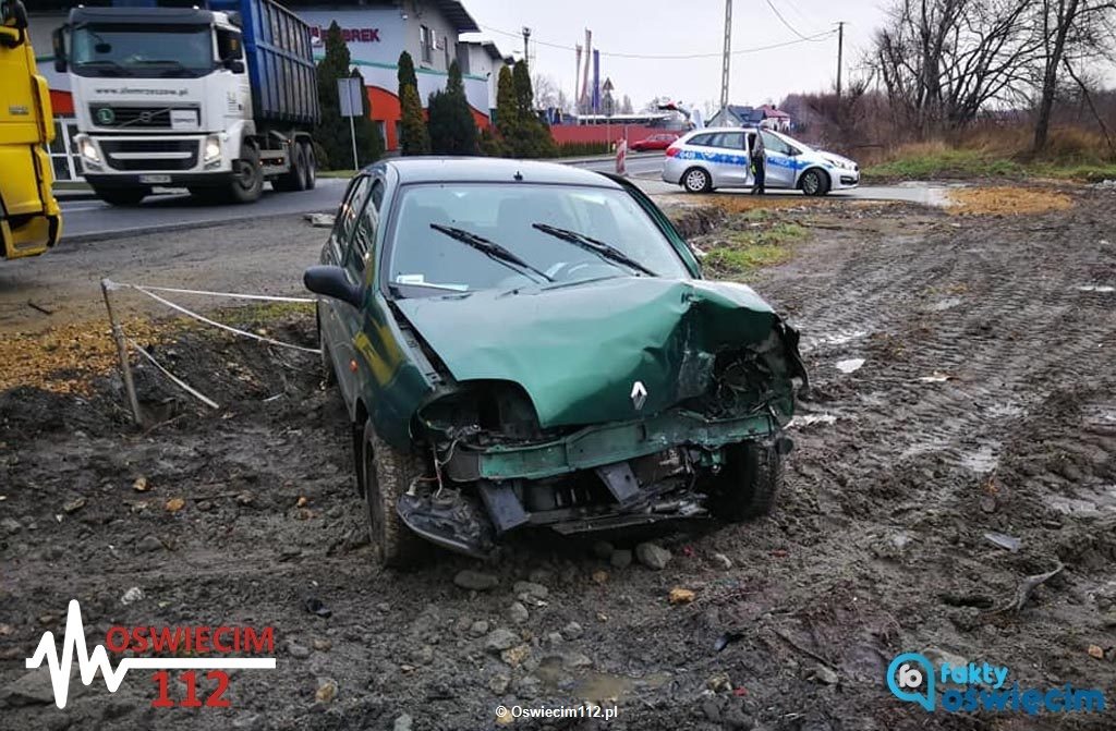Dzisiaj po południu w Bobrku kierowca samochodu osobowego stracił panowanie nad kierownicą. Trafił na badania do Szpitala Powiatowego w Oświęcimiu.