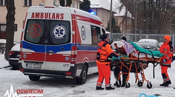 Trzyosobowa rodzina, w tym dwójka dzieci, zatruła się dzisiaj tlenkiem węgla. Kolejny raz tej zimy czad zaatakował w Oświęcimiu na ulicy Pileckiego.