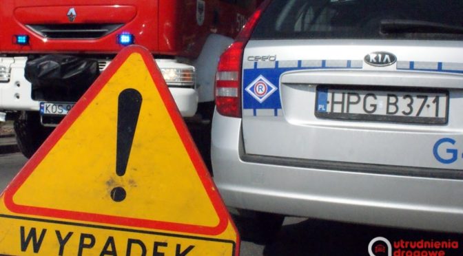 O godzinie 17 w Jawiszowicach doszło do zderzenia dwóch samochodów osobowych i busa. Jedna osoba doznała obrażeń ciała. Droga jest zablokowana.