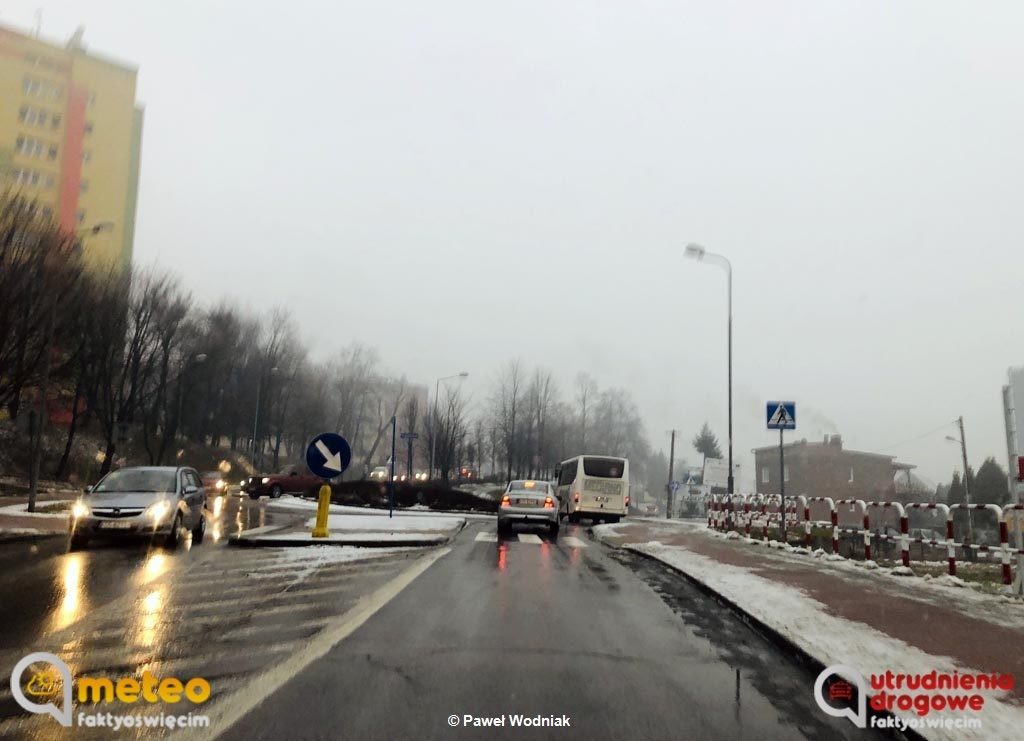 Instytut Meteorologii i Gospodarki Wodnej w Krakowie ostrzega, że na małopolskich drogach od dzisiejszego wieczora do jutrzejszego poranka będzie ślisko.