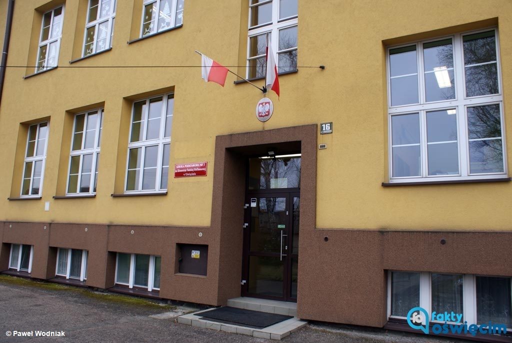 Kuratorium Oświaty w Krakowie przysłało oświęcimskiemu magistratowi negatywne stanowisko w sprawie likwidacji Szkoły Podstawowej nr 3 Oświęcimiu.