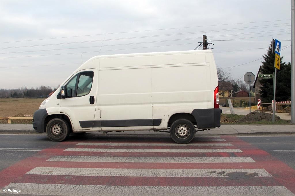 W Bielanach na przejściu dla pieszych kierowca potrącił pieszą samochodem dostawczym. Ranna seniorka trafiła do Szpitala Powiatowego w Oświęcimiu.
