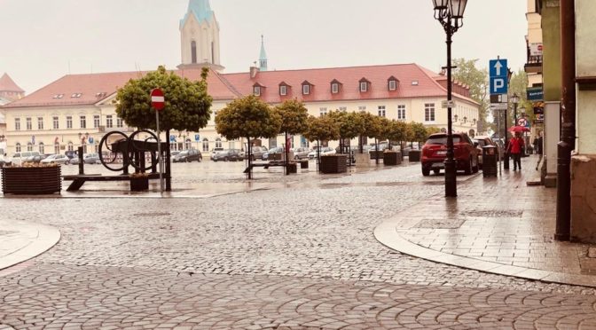 W długi weekend Rynek Główny w Oświęcimiu będzie wyjątkowo mocno tętnić życiem. Przez ten czas będzie jednak wyłączony z ruchu kołowego.