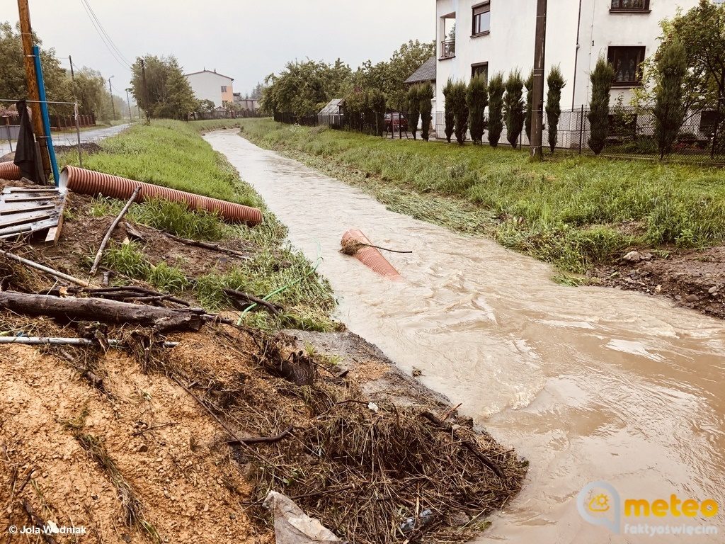 W gminie Kęty najgorsza sytuacja jest w Bielanach. W terenie działa 12 zastępów z siedmiu jednostek ochotniczych straży pożarnych.